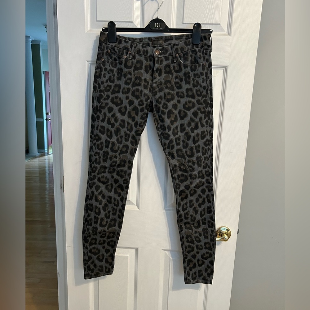 Mother, The Looker-Paw